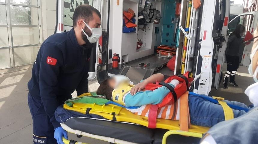 Kayalıklardan yuvarlanan çocuk yaralandı