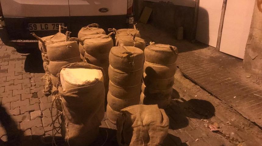 Tekirdağ'da mandıradan çalınan 587,5 kilogram kaşar peyniri bulunarak sahibine teslim edildi