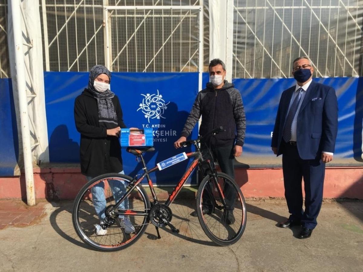 B&uuml;y&uuml;kşehir Belediyesi&rsquo;nin 10 Kasım Şiir Yarışması sonu&ccedil;landı