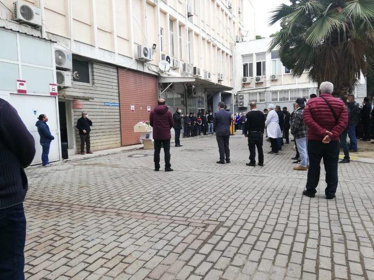 Koronadan hayatını kaybeden hastane personeli, iş arkadaşları tarafından anıldı G4