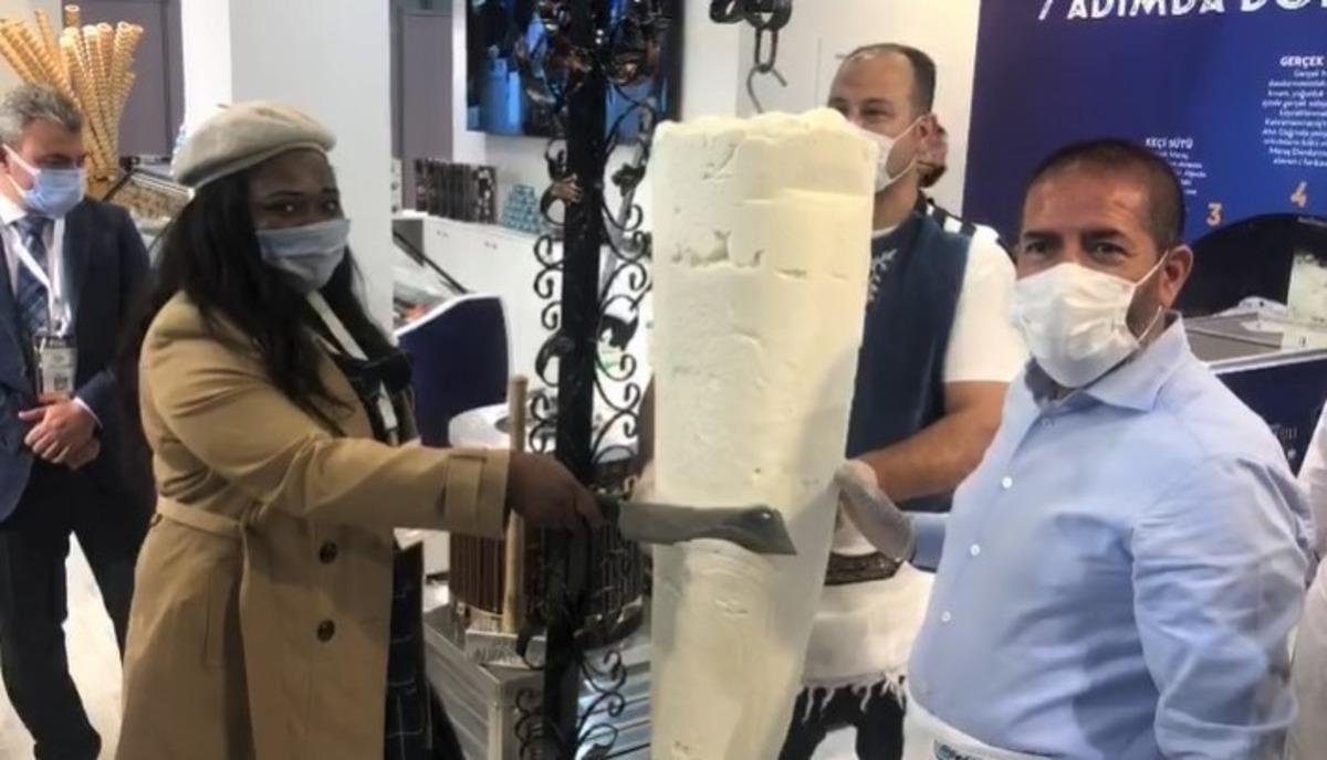 Kervancıoğlu&rsquo;ndan fuarda dondurma şov