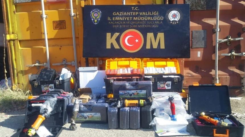 Faturasız elektronik cihaz satan kişilere operasyon