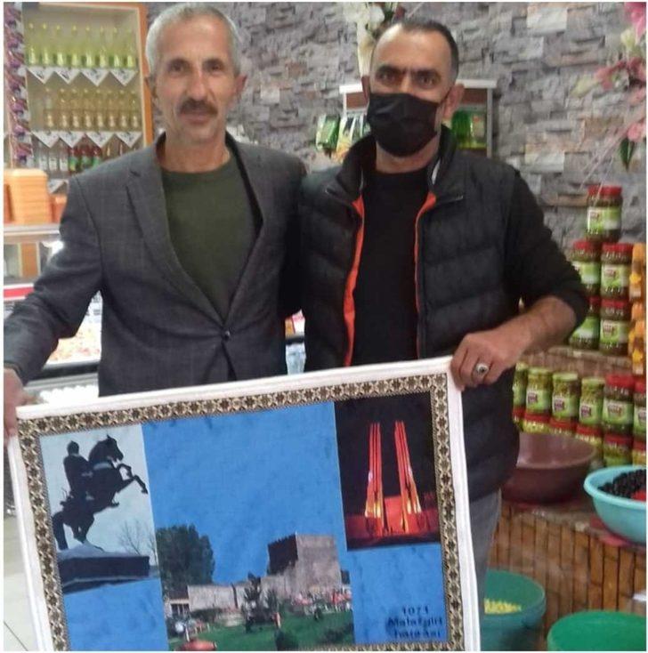 Cami inşaatının bitirilmesi için süs halılarını satılığa çıkardı G3