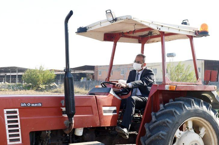 Başkan Bozdoğan, ata tohumu kunduru buğdayını toprakla buluşturdu G4