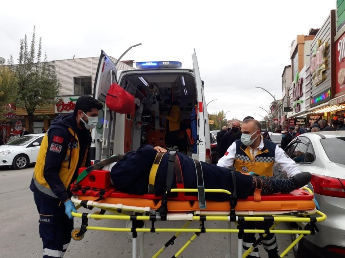 Yaşlı kadına otomobil &ccedil;arptı