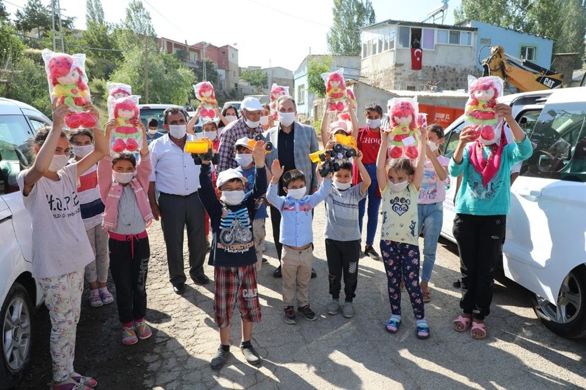 Başkan Yal&ccedil;ın: "&Ccedil;ocuklarımız her şeyimiz, her şeyimiz &ccedil;ocuklarımız i&ccedil;in"