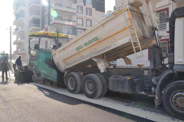 Ereğli Belediyesi sıcak asfalt çalışmalarını sürdürüyor