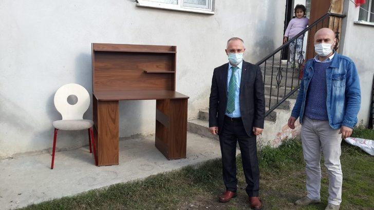 532 öğrenciye çalışma masası G2