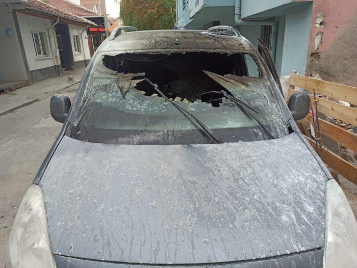 Kontaktan çıkan alevle yanan araç kullanılmaz hale geldi G5