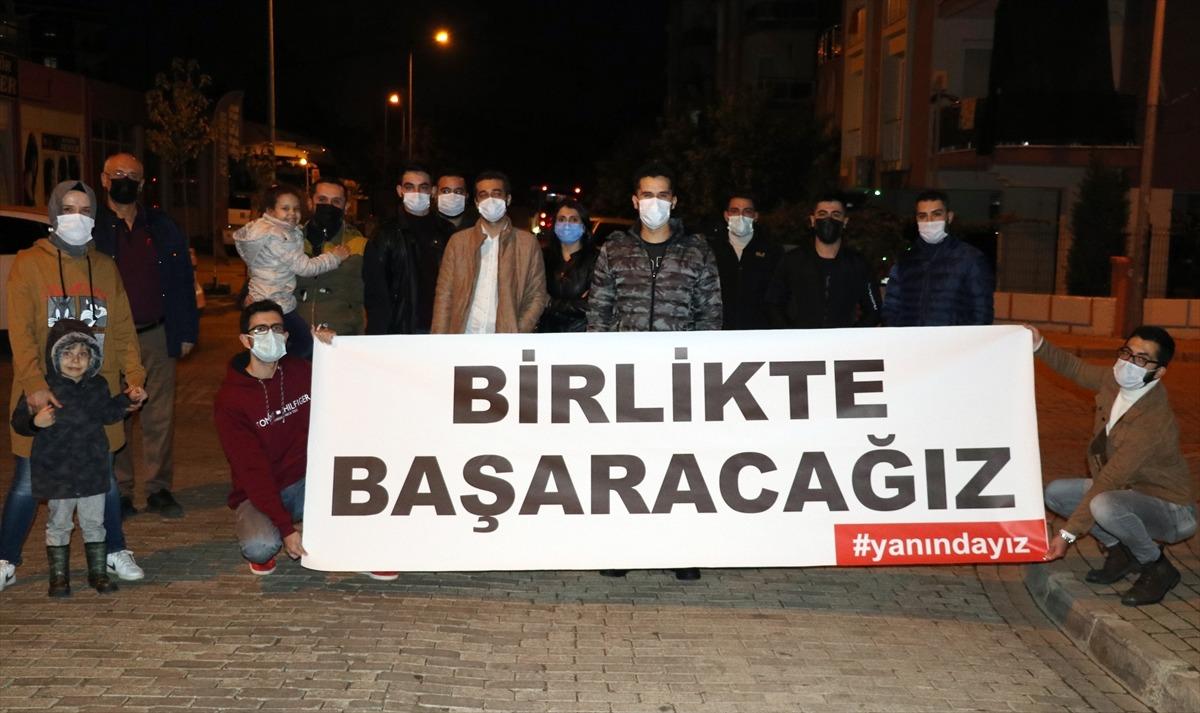 Lenf kanserine yakalanan gence arkadaşlarından pankartlı destek