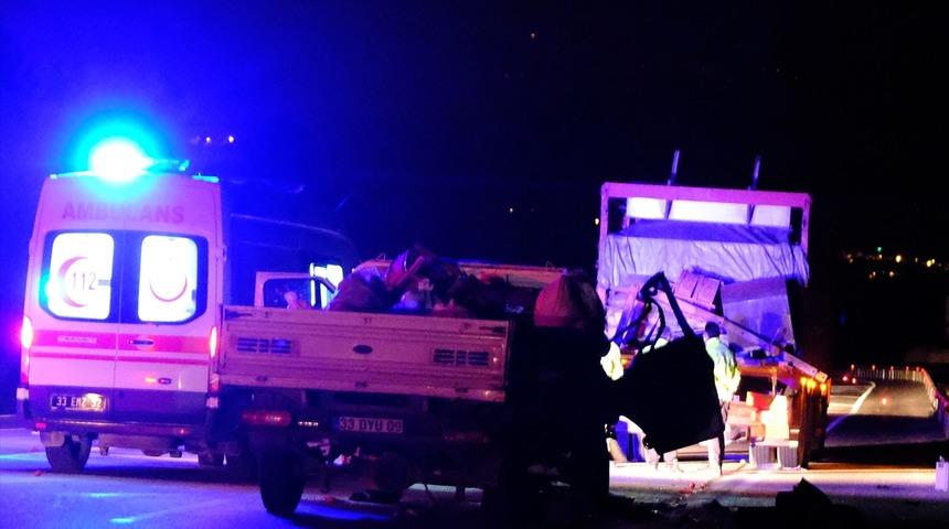 Mersin'de feci kaza! &Ouml;l&uuml; ve yaralılar var