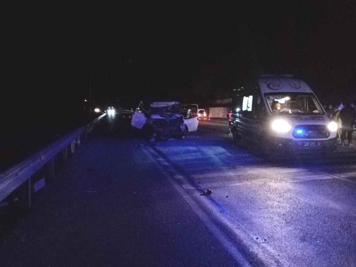 Mersin&rsquo;de trafik kazası: 2 &ouml;l&uuml;, 2 yaralı