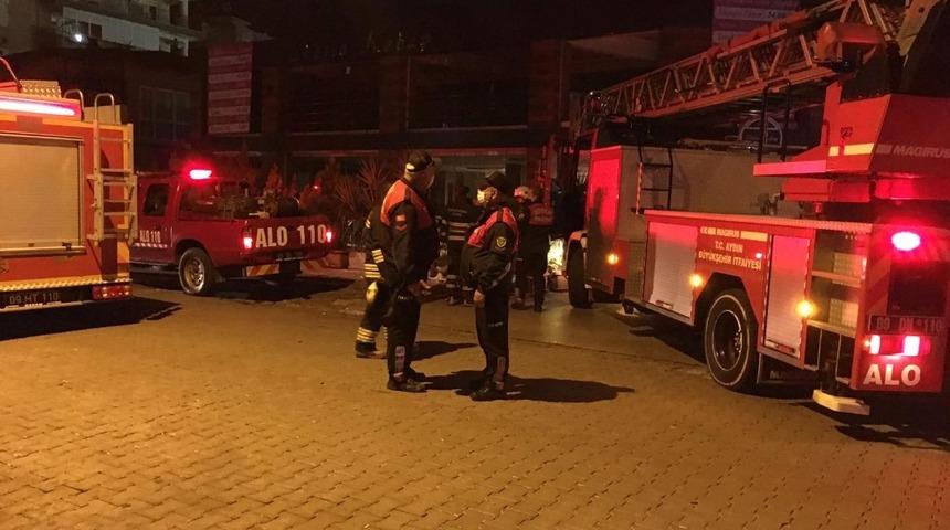 Benzin istasyonunun yanındaki restoranda &ccedil;ıkan yangın korkuttu