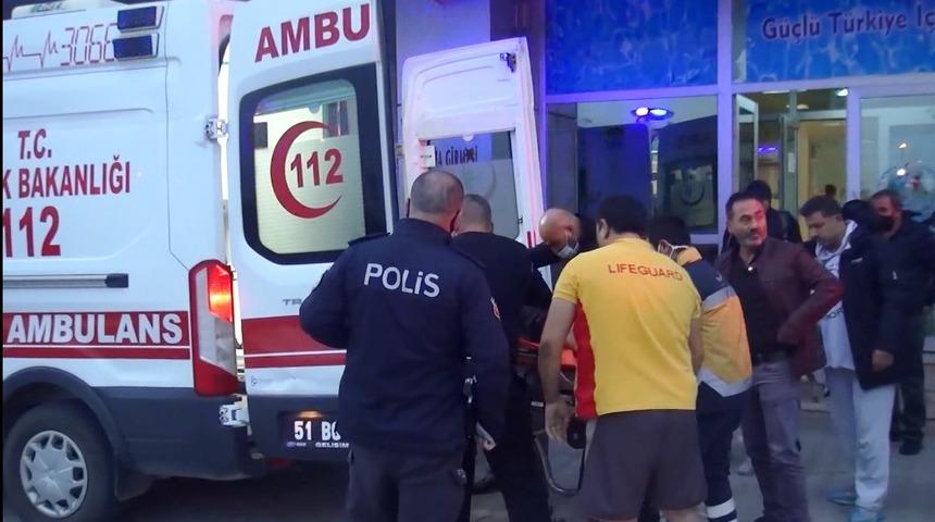 18 yaşındaki genç, yüzme havuzunda boğuldu