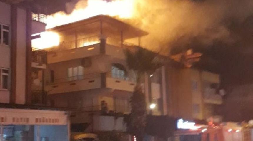 Dumanı fark eden baba, ailesini alevler i&ccedil;inde kalmaktan kurtardı