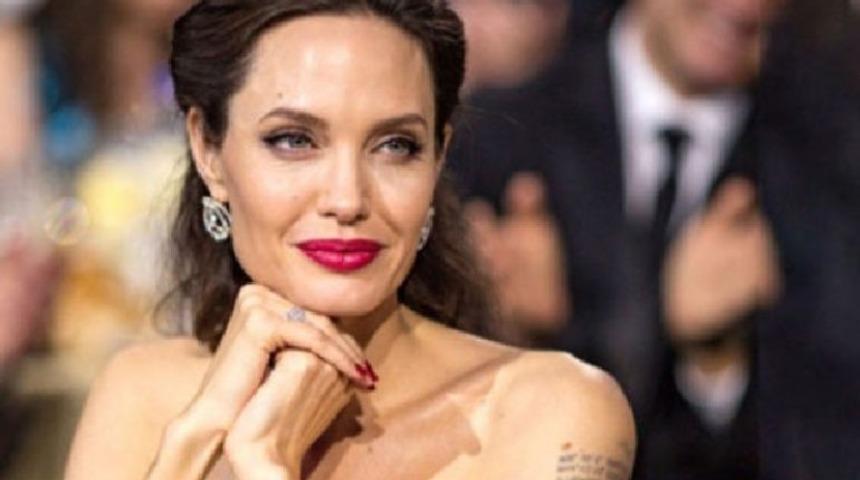 Angelina Jolie, dört yıl aradan sonra işinin başına dönüyor 
