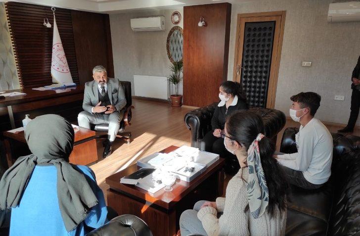 Başkan Özbek’ten öğrencilere tablet desteği G2