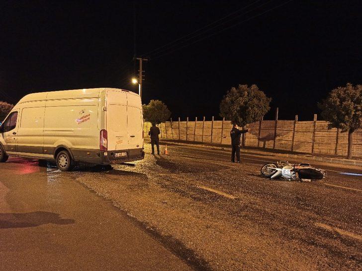 Motosikletle minibüs çarpıştı 1 kişi  yaralandı G3