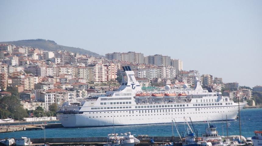 Mavi suların en lüksleri arasındaydı, şimdi söküm için rotasını Aliağa’ya çevirdi