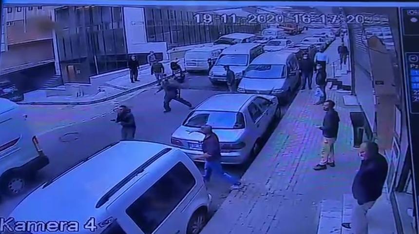 Kağıthane'de maganda dehşeti! Önce saldırdı, sonra kurşun yağdırdı