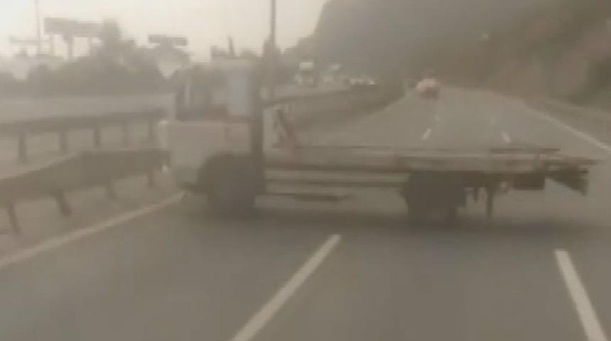 TEM'de çekici dehşeti! Onlarca kişinin hayatını tehlikeye soktu