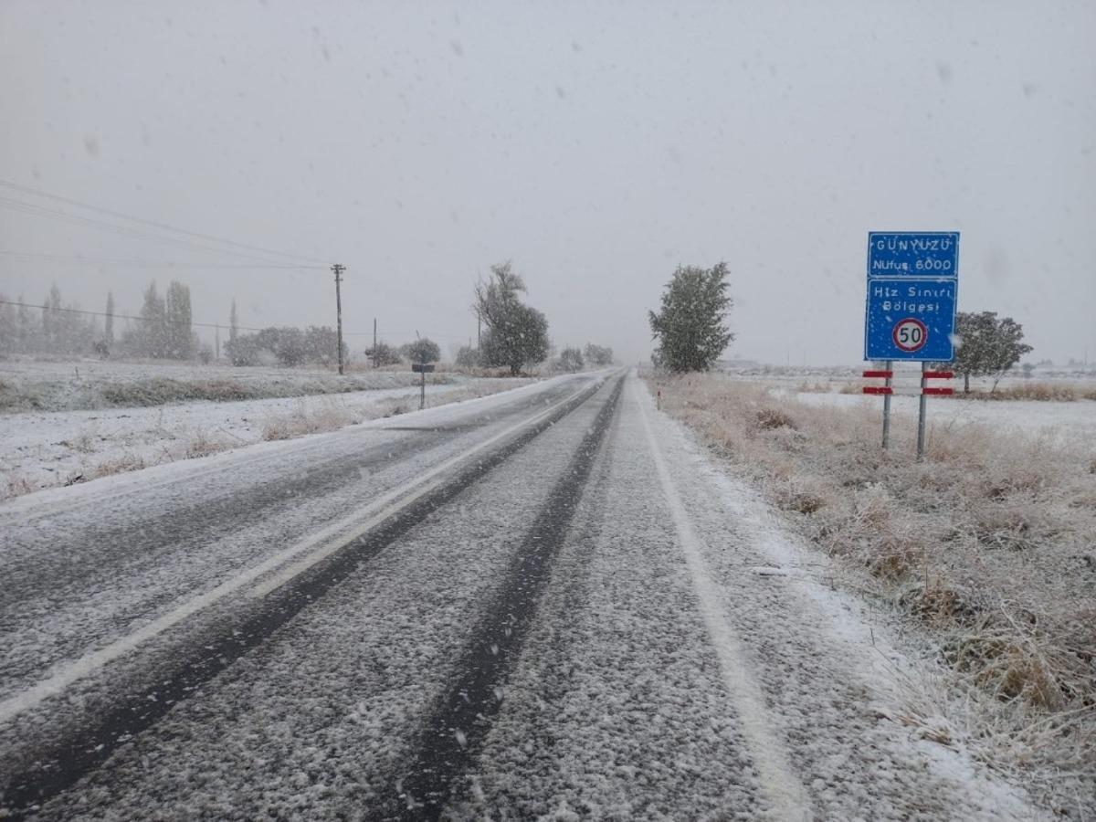 Eskişehir&rsquo;e mevsimin ilk karı d&uuml;şt&uuml;