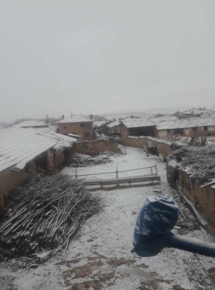 Aslanapa’da mevsimin ilk kar yağışı G4