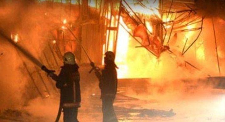 Bolu’da 2 katlı ahşap ev yangında kül oldu G2