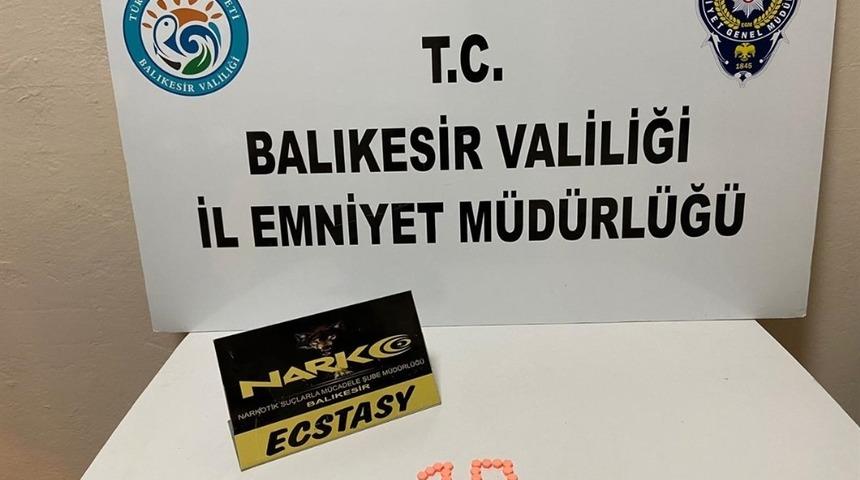 İzmir’den otobüsle uyuşturucu getiren şüpheli yakalandı