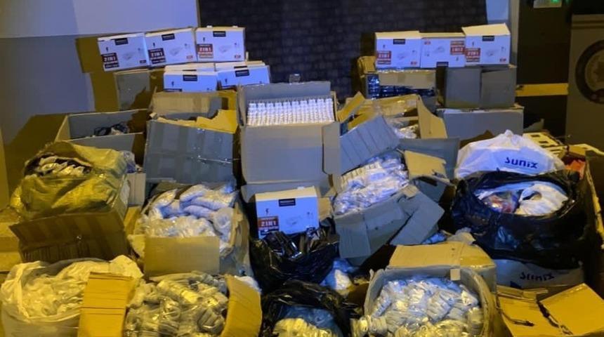 Kaçak cep telefonu aksesuarları ele geçirildi
