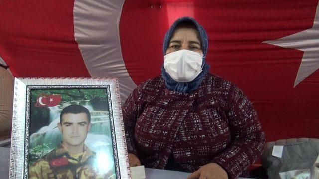 ’Diyarbakır anneleri’ eylemlerini ilk günkü kararlılıkla sürdürüyor