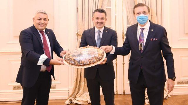 Sadıkoğlu, Tarım Bakanı ile bir araya geldi