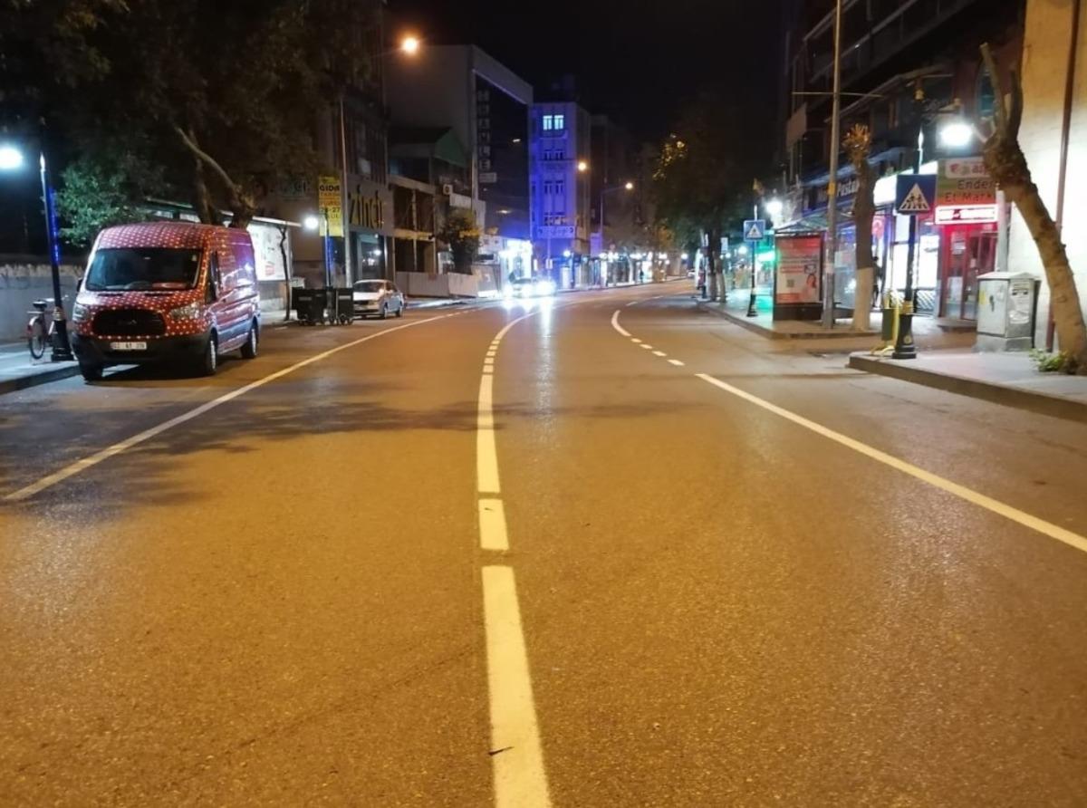 Caddelerde yol &ccedil;izgi &ccedil;alışması yapıldı