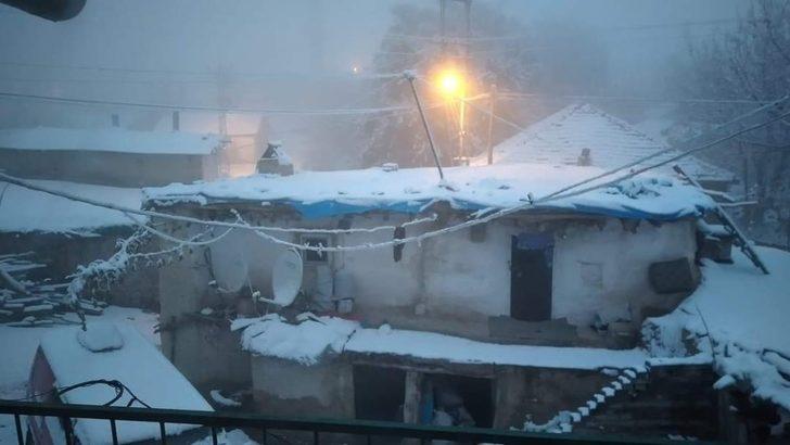 Şuhut’ta mevsiminin ilk karı düştü G4