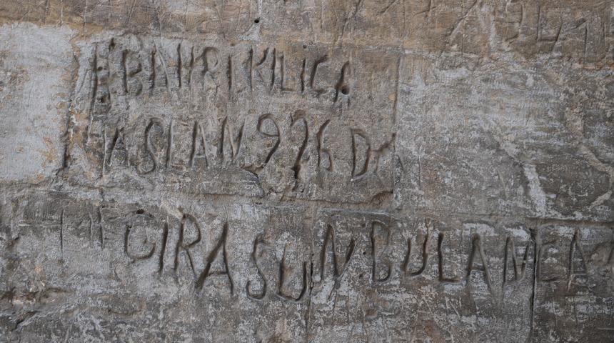 Eski yapılar yıkılınca ortaya çıktı! 1 asırdır oradaymış