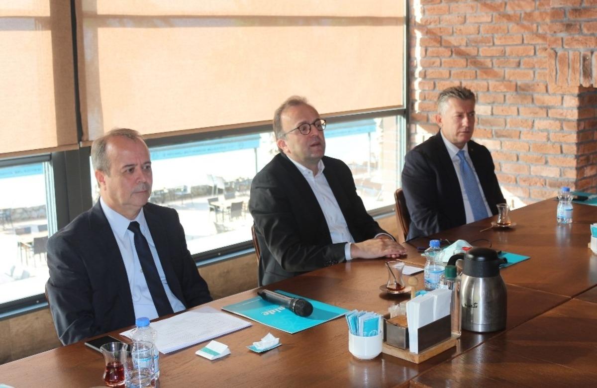 Basın İlan Kurumu Genel M&uuml;d&uuml;r&uuml; Kocaeli basınıyla buluştu