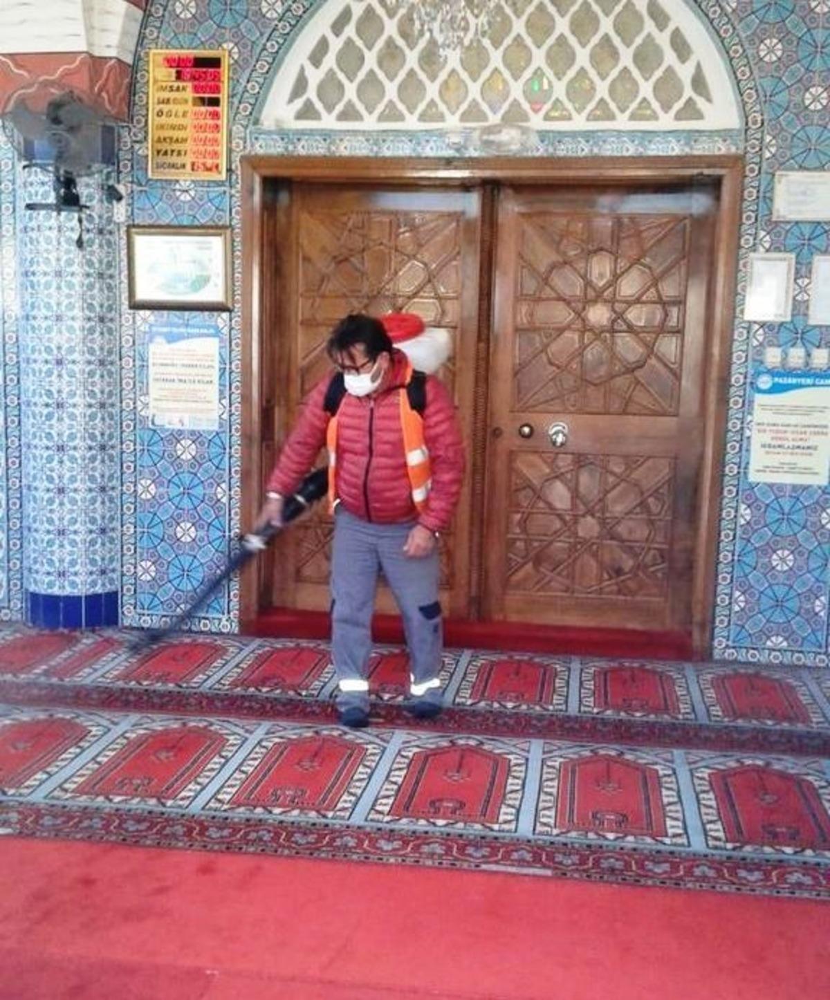 Ayvacık&rsquo;ta Covid-19&rsquo;a karşı dezenfekte &ccedil;alışmaları