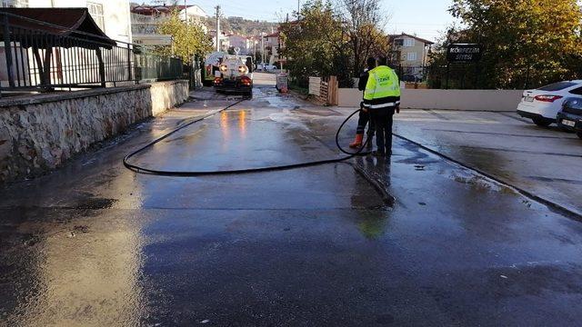 İzmit’te temizlik mesaisi sürüyor