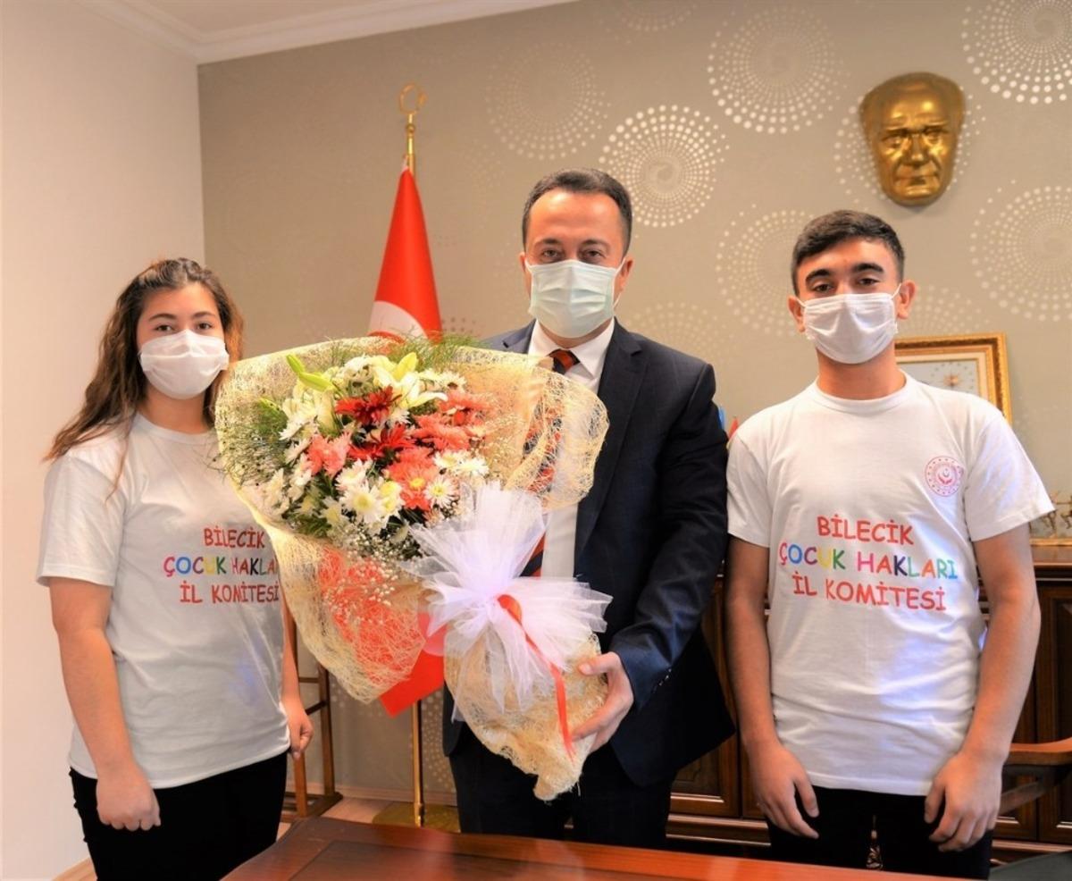 Vali Şent&uuml;rk, &rsquo;&rsquo;Sevgiyle b&uuml;y&uuml;yen &ccedil;ocuk, d&uuml;nyaya sevgiyle bakar&rsquo;&rsquo;