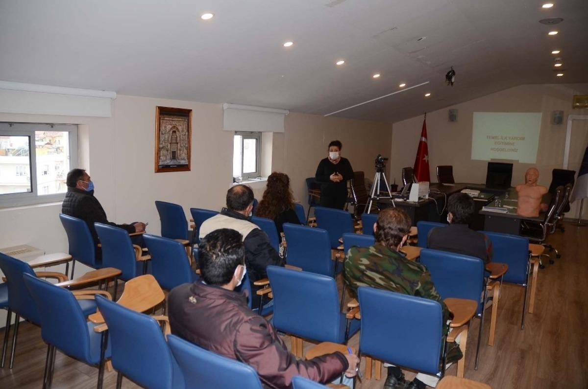 Kuşadası&rsquo;nda belediye personeline ilk yardım eğitimi verildi