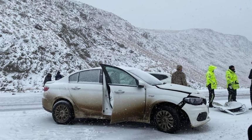 Erzincan&rsquo;da trafik kazası: 5 yaralı