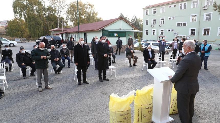 Doğal afetlerde zarar g&ouml;ren &ccedil;ift&ccedil;iye destek