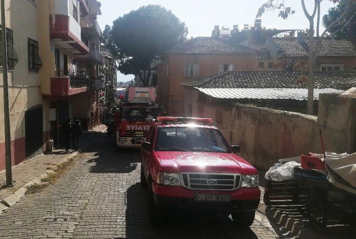 Çatıda yakılan kablo mahalleyi ayağa kaldırdı G3