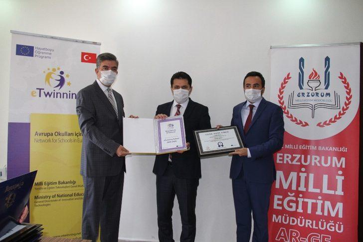 Erzurum’da öğretmenler kalite etiketi belgelerini aldılar G2