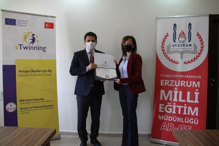 Erzurum’da öğretmenler kalite etiketi belgelerini aldılar G3