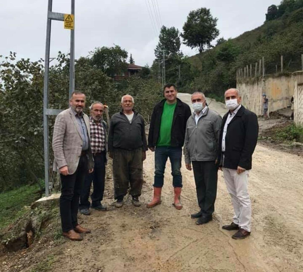 Yeni yapılan beton yolda ara&ccedil; kullanıp tahrip ettiler