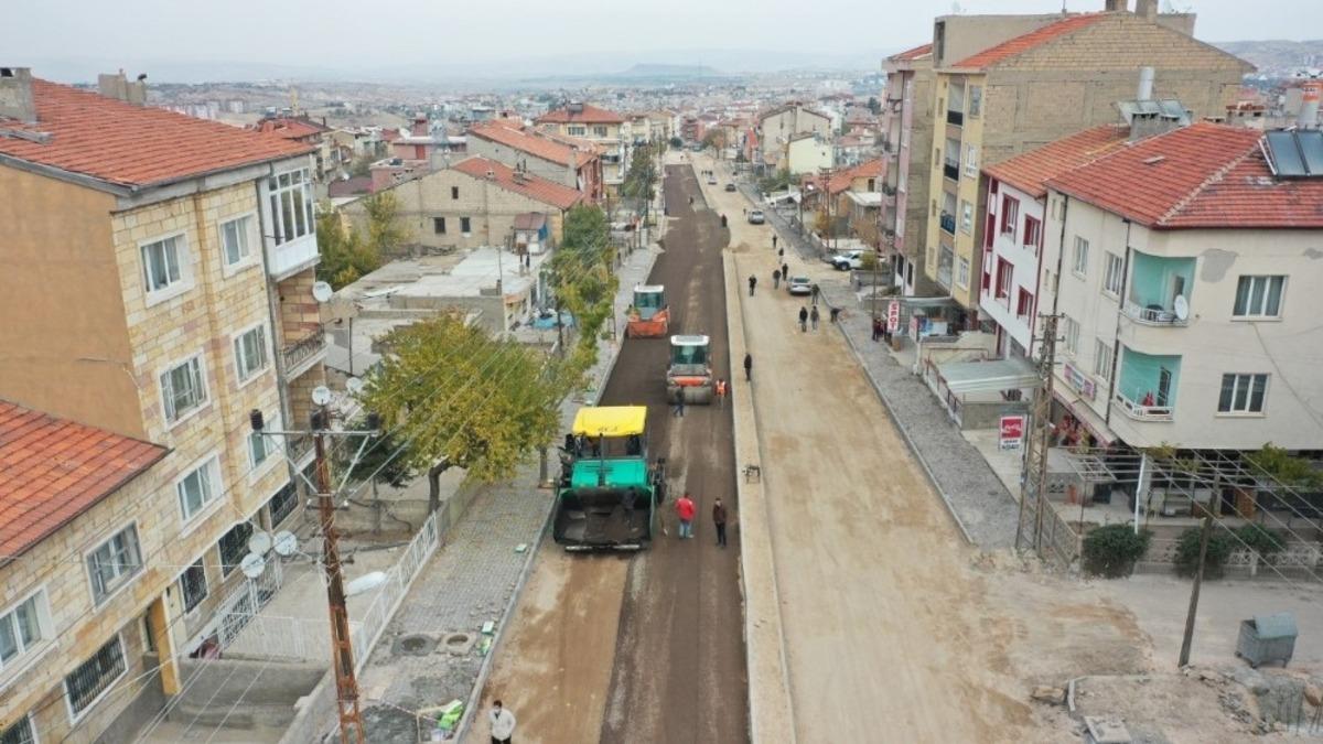 Yunus Emre Caddesinde sıcak asfalt &ouml;ncesi PMT serimine başlandı