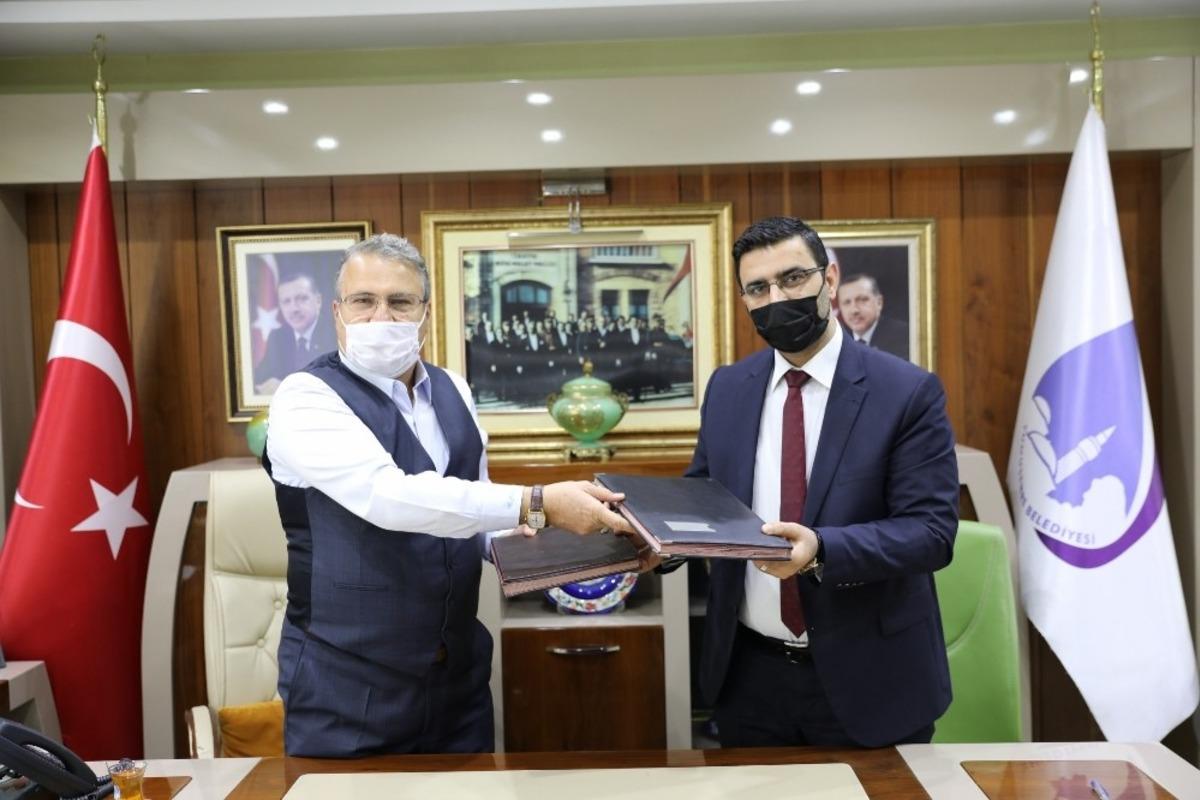 Yunusemre ve Hizmet-İş imzaladı iş&ccedil;iler sevindi