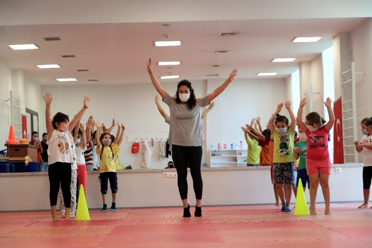 B&uuml;y&uuml;kşehir korona vir&uuml;se karşı faaliyetlere ara verdi