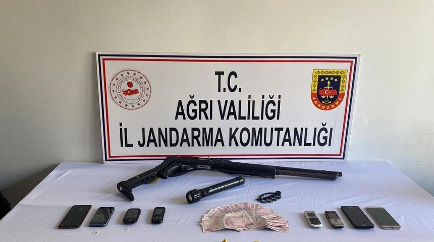 Ağrı&rsquo;da B&uuml;y&uuml;kbaş ve K&uuml;&ccedil;&uuml;kbaş Hayvan Hırsızlığı yapan kişiler yakalandı